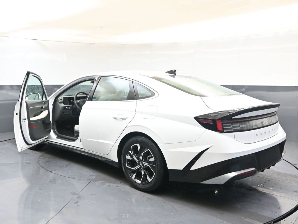 2024 Hyundai Sonata SEL photo 3