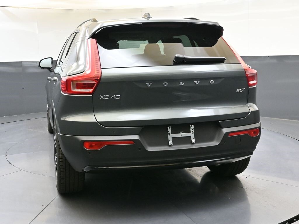 2026 Volvo XC40 photo 4