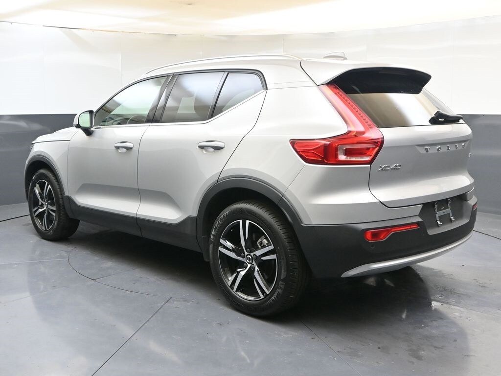 2025 Volvo XC40 Core photo 2