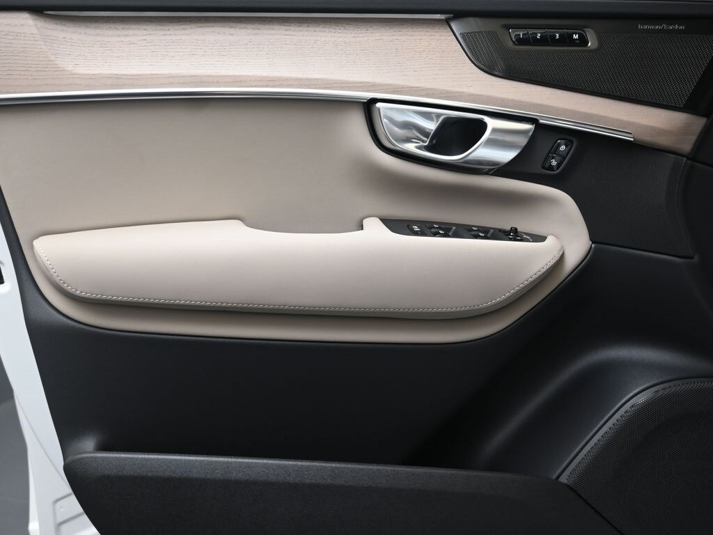 2026 Volvo XC90 Plus - Photo 26