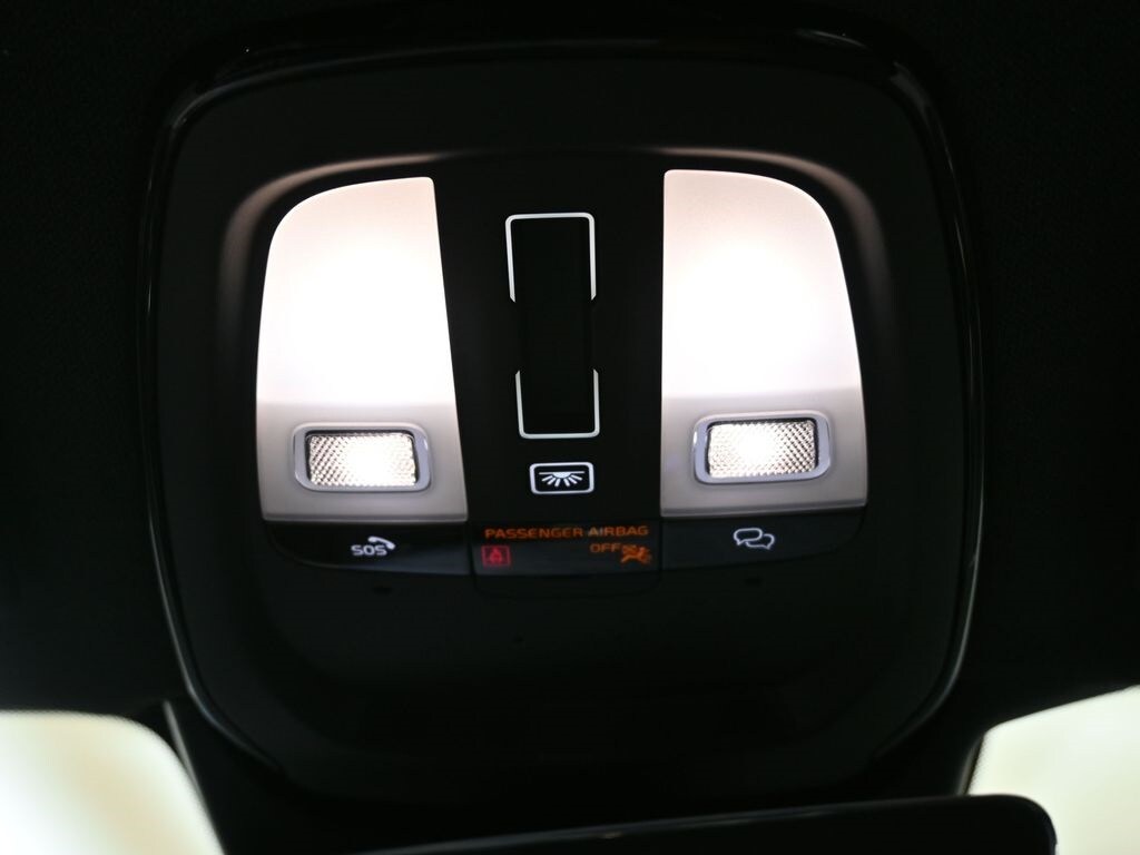 2026 Volvo XC40 Ultra Black Edition - Photo 33