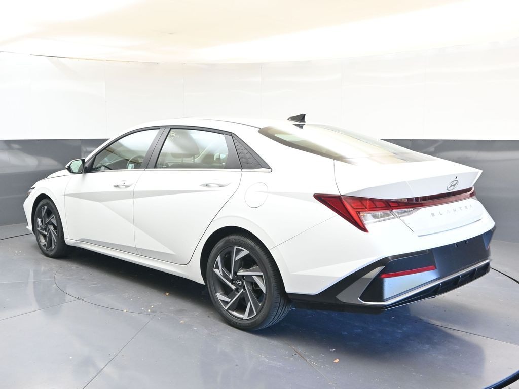 Used 2025 Hyundai Elantra SEL Convenience Sedan