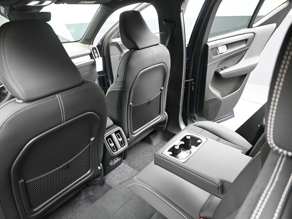 2026 Volvo XC40 Ultra Black Edition - Photo 18