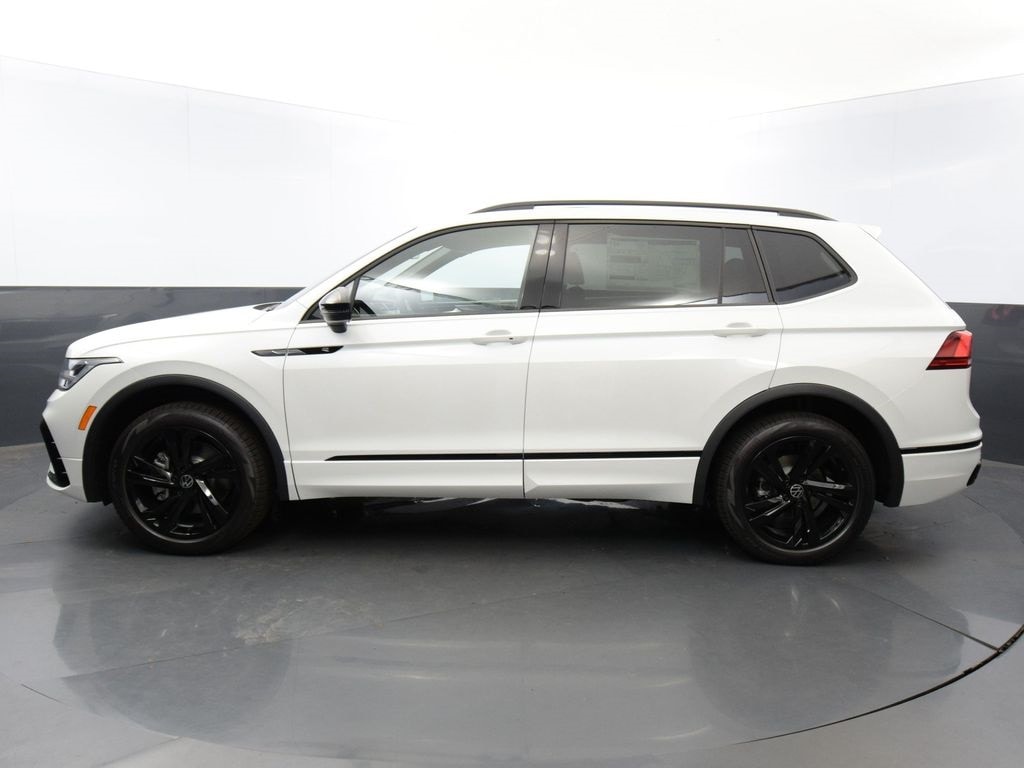 Used 2024 Volkswagen Tiguan SE R-LINE BLACK with VIN 3VV8B7AX7RM162978 for sale in Kalamazoo, MI