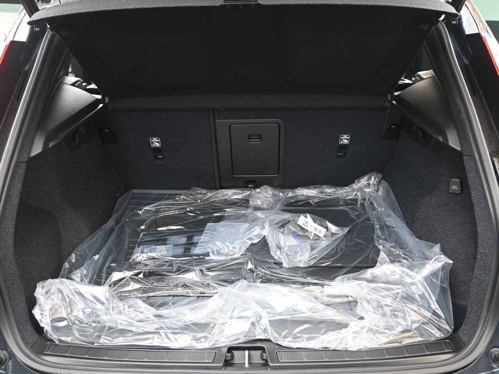 2026 Volvo XC40 Ultra Black Edition - Photo 17