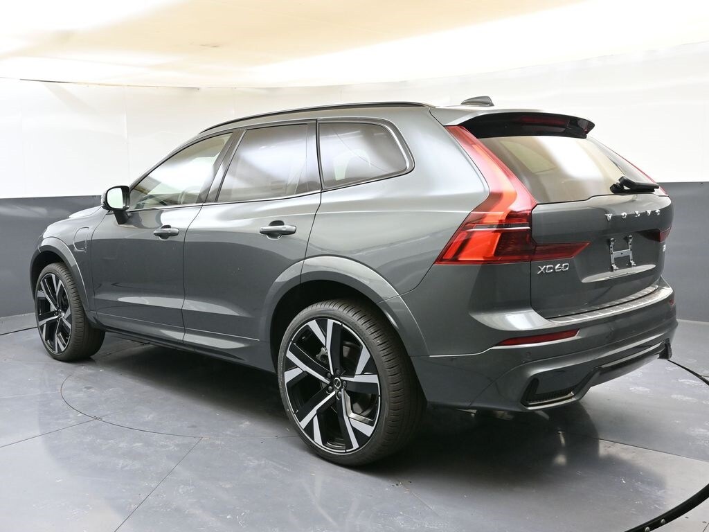 2026 Volvo XC60 T8 photo 3