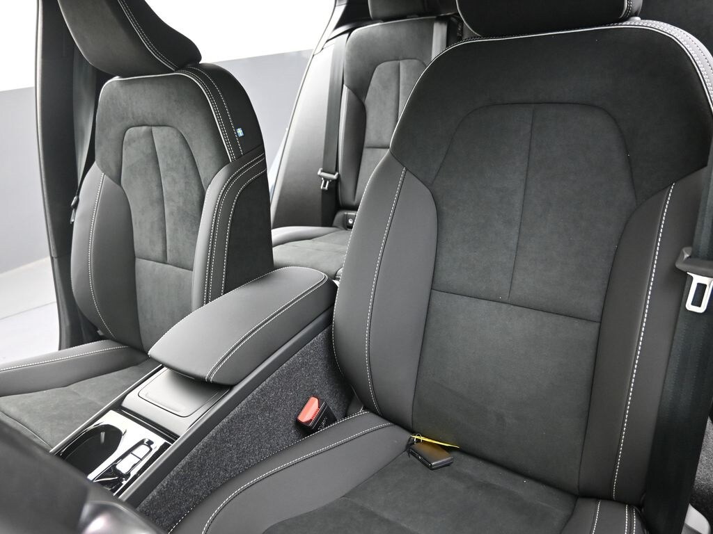 2026 Volvo XC40 Ultra Black Edition - Photo 23