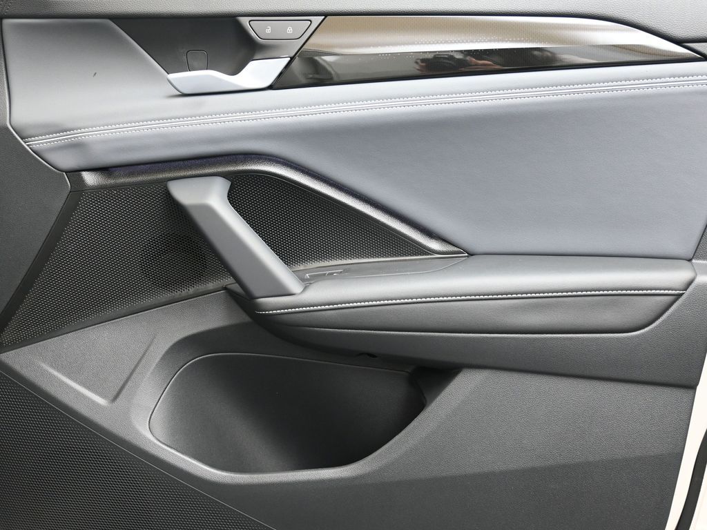 2026 Volkswagen Tiguan SEL R-LINE TURBO - Photo 11