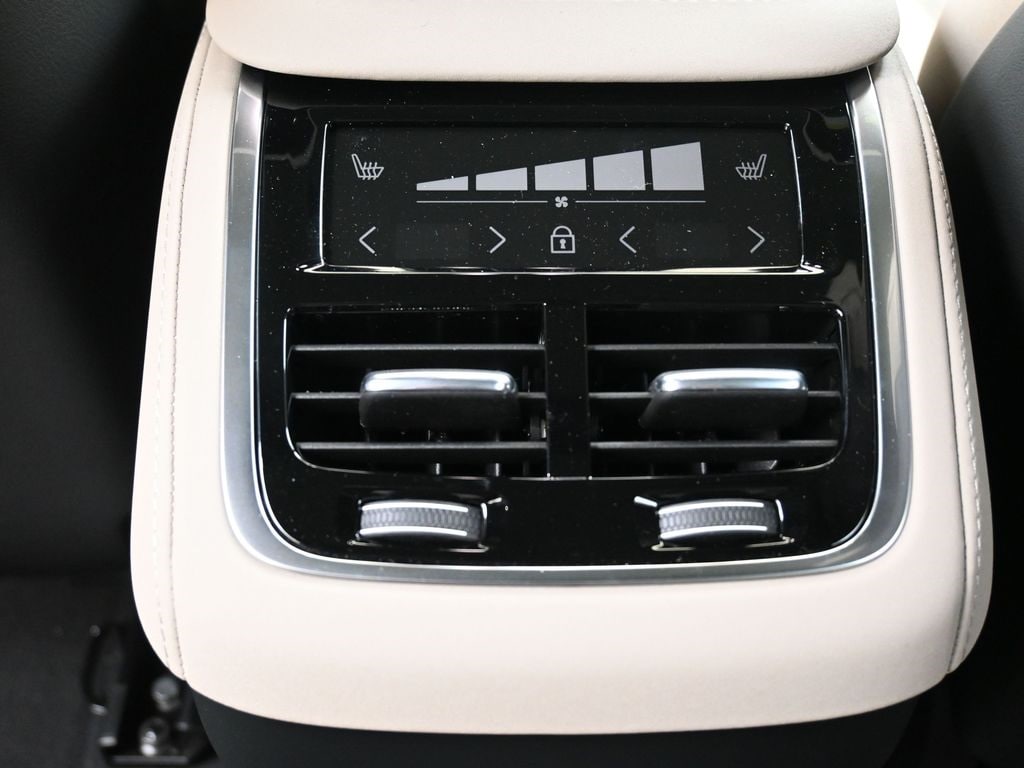 2026 Volvo XC90 Plus - Photo 22