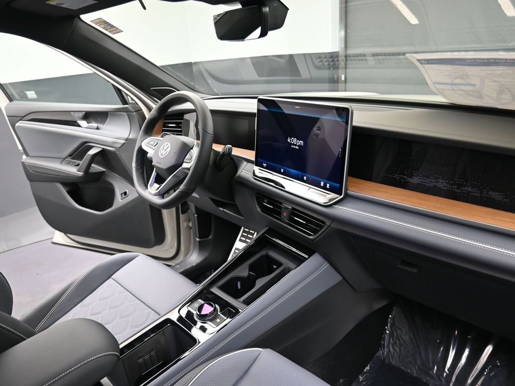 2026 Volkswagen Tiguan SEL R-LINE TURBO - Photo 12