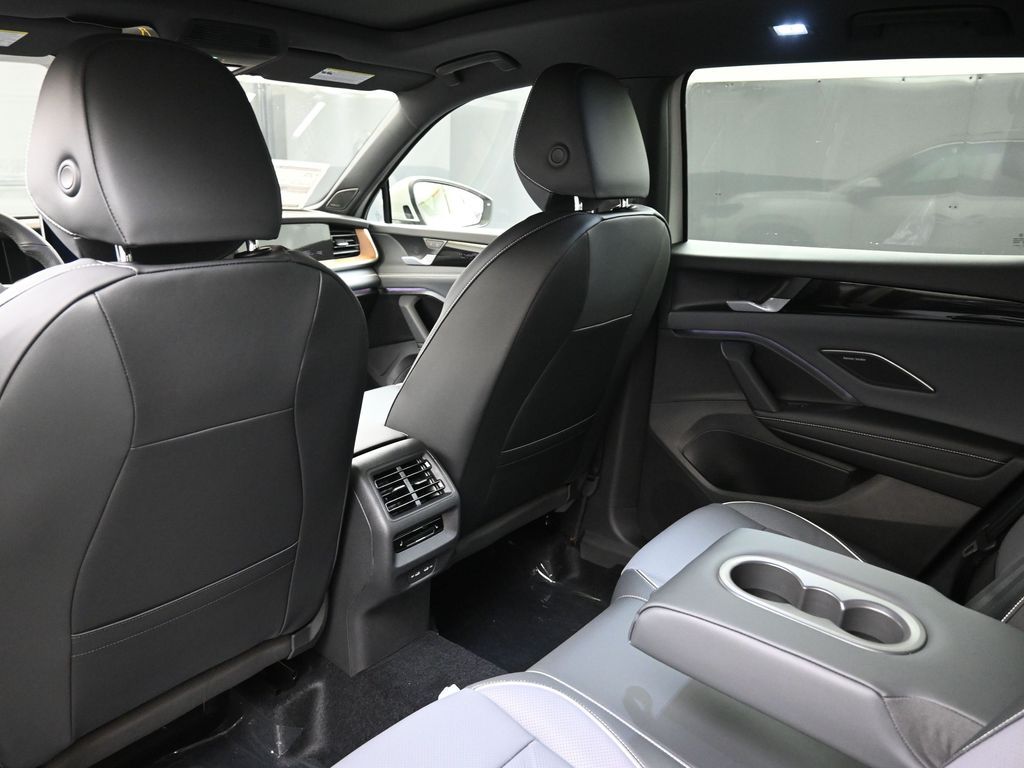 2026 Volkswagen Tiguan SEL R-LINE TURBO - Photo 19