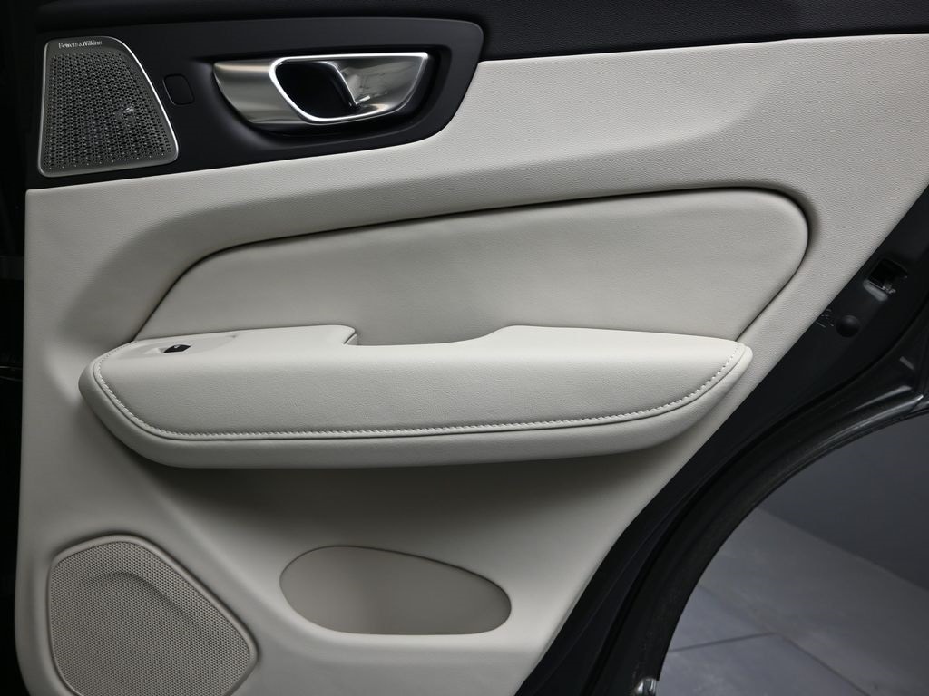 2026 Volvo XC60 Ultra - Photo 14