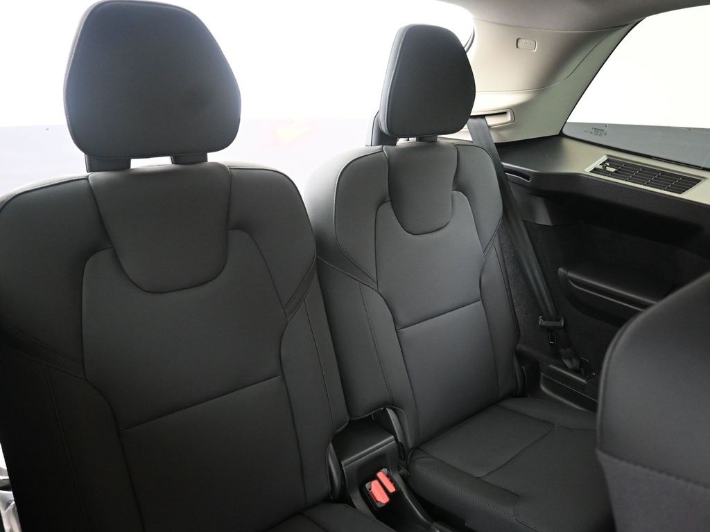 2026 Volvo XC90 Plus - Photo 17