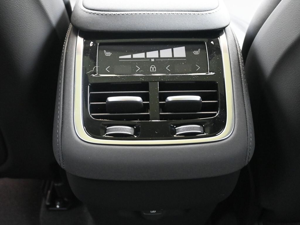 2026 Volvo XC90 Plus - Photo 23