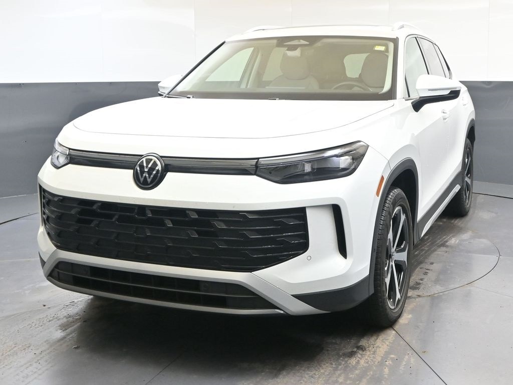 Used 2025 Volkswagen Tiguan 2.0T SE SUV