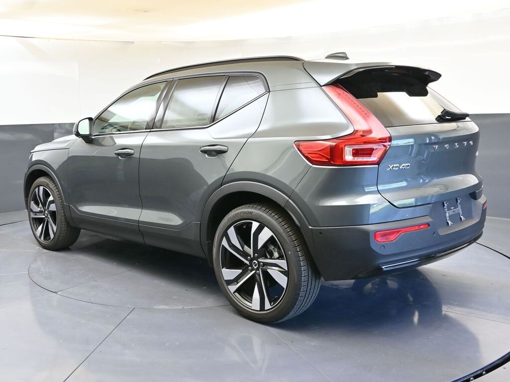 2026 Volvo XC40 photo 3