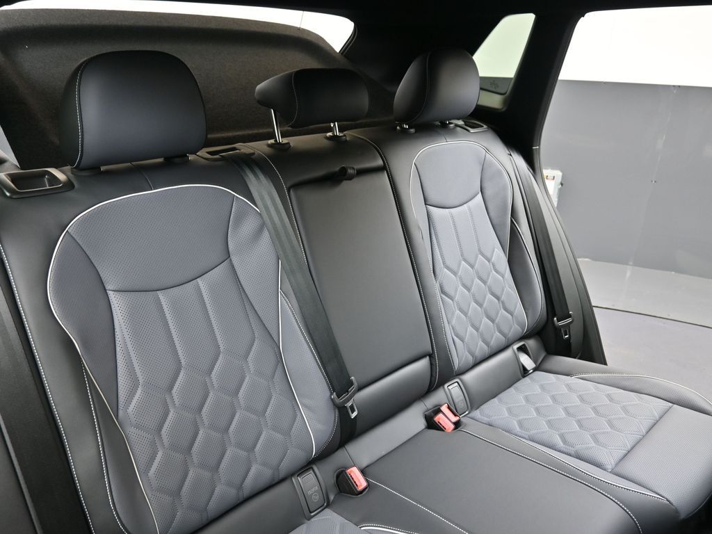 2026 Volkswagen Tiguan SEL R-LINE TURBO - Photo 16