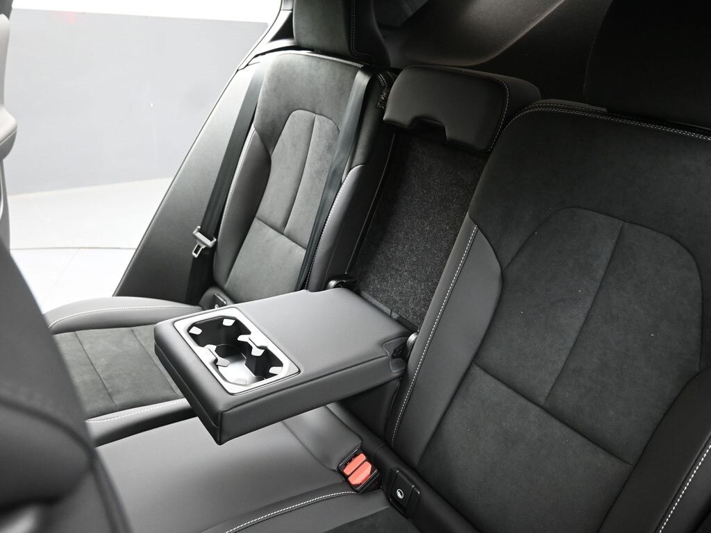 2026 Volvo XC40 Ultra Black Edition - Photo 19