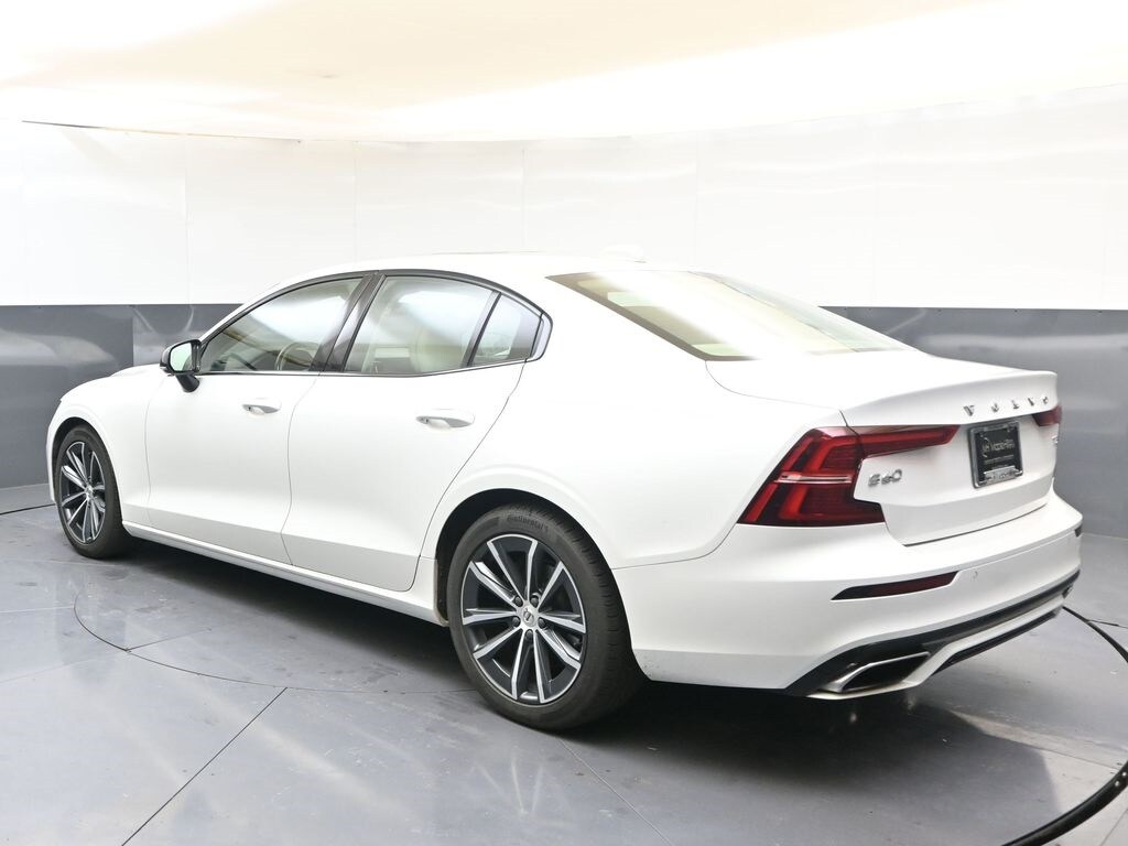 2021 Volvo S60 T5 Momentum photo 3