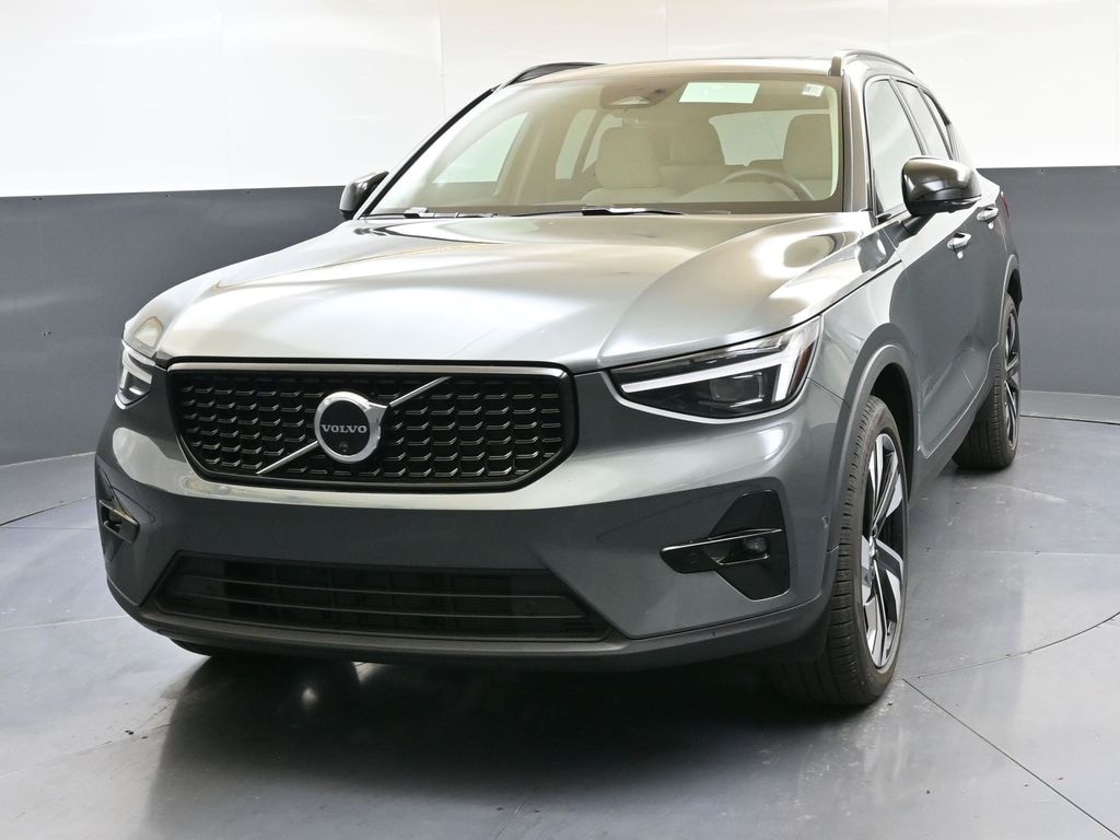 2026 Volvo XC40 SUV 