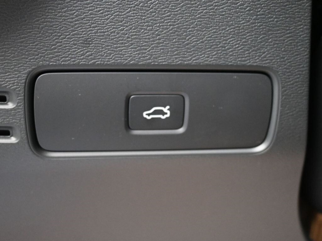 2026 Volvo XC40 Ultra Black Edition - Photo 24