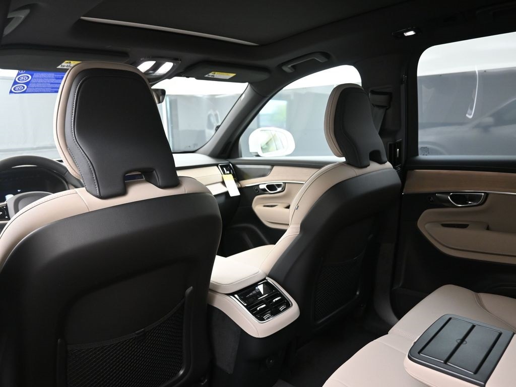 2026 Volvo XC90 Plus - Photo 20