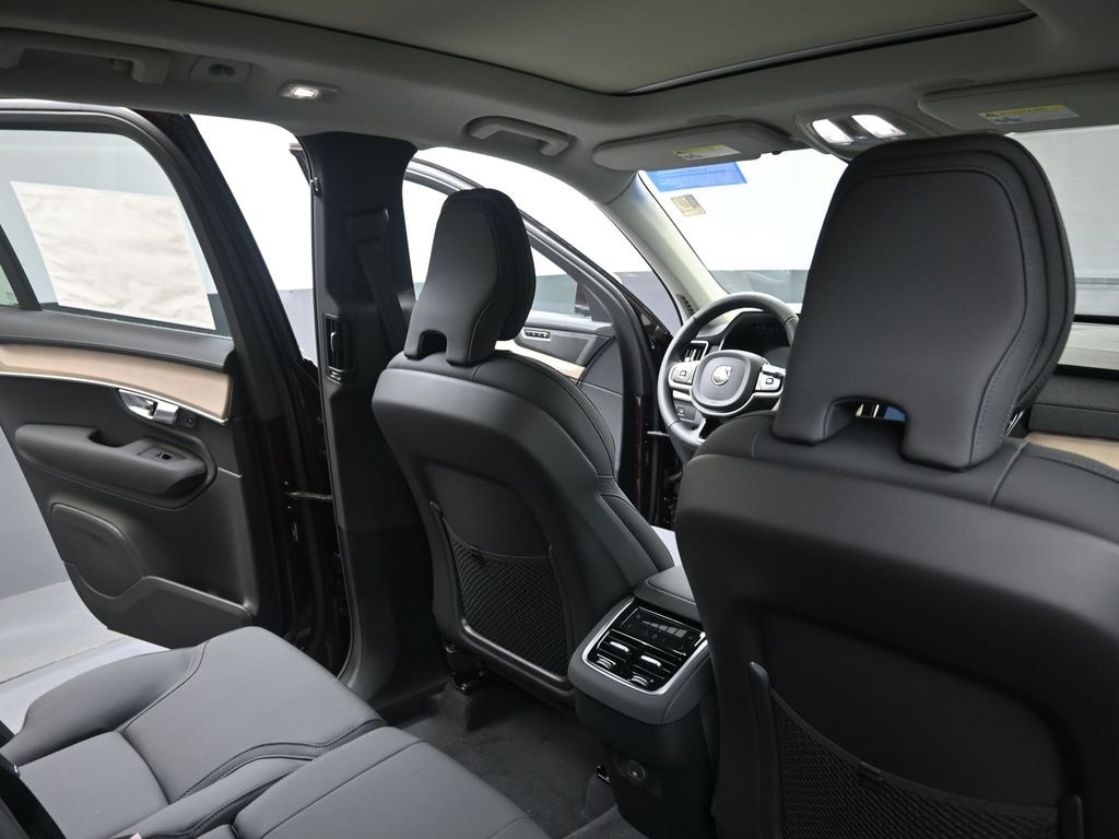 2026 Volvo XC90 Plus - Photo 15