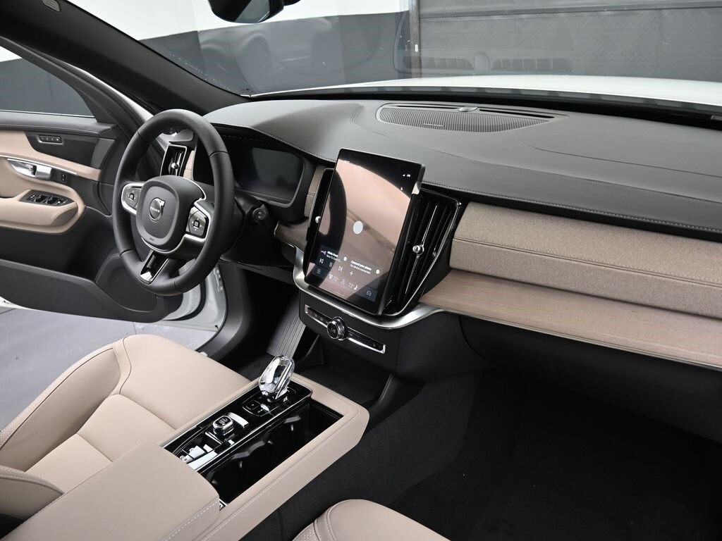 2026 Volvo XC90 Plus - Photo 12