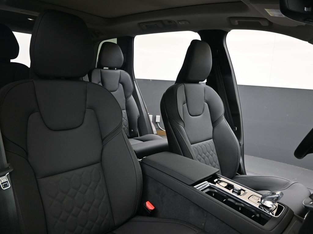 2026 Volvo XC90 Plus - Photo 13