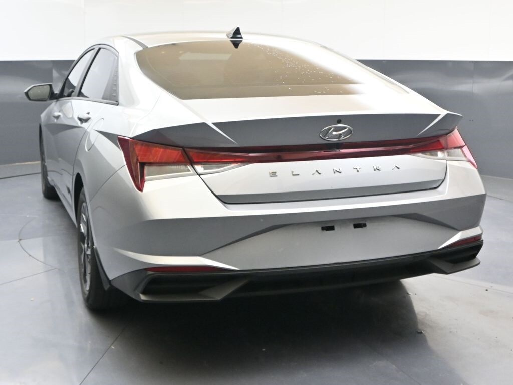 2022 Hyundai Elantra SEL Convenience photo 4