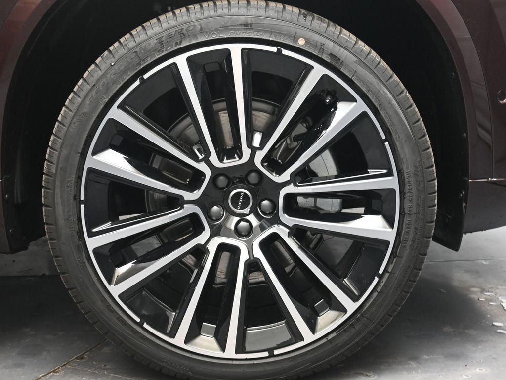2026 Volvo XC90 Plus - Photo 10