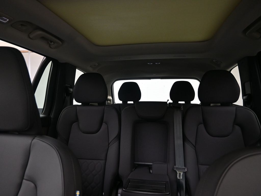 2026 Volvo XC90 Plus - Photo 39