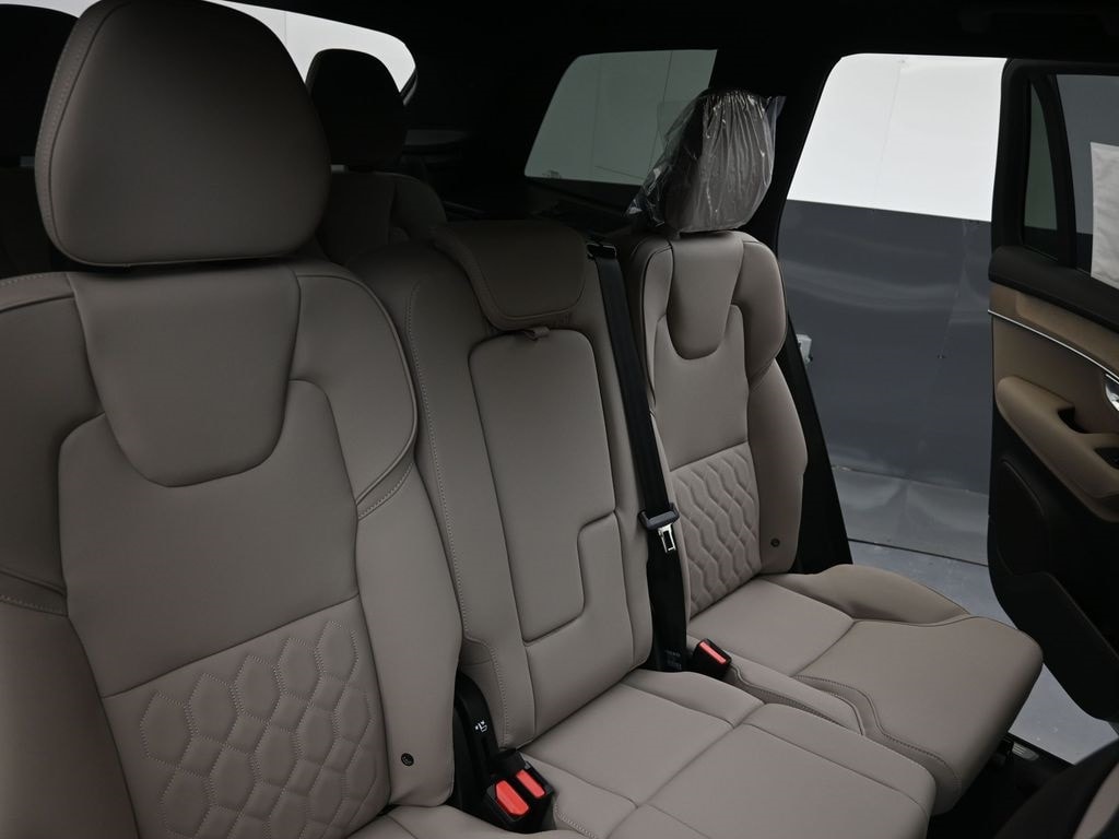 2026 Volvo XC90 Plus - Photo 16