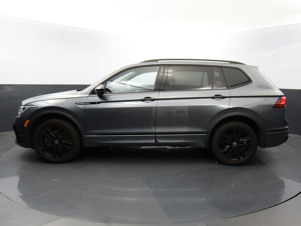 Used 2022 Volkswagen Tiguan SE R-LINE BLACK with VIN 3VV8B7AX8NM117784 for sale in Kalamazoo, MI