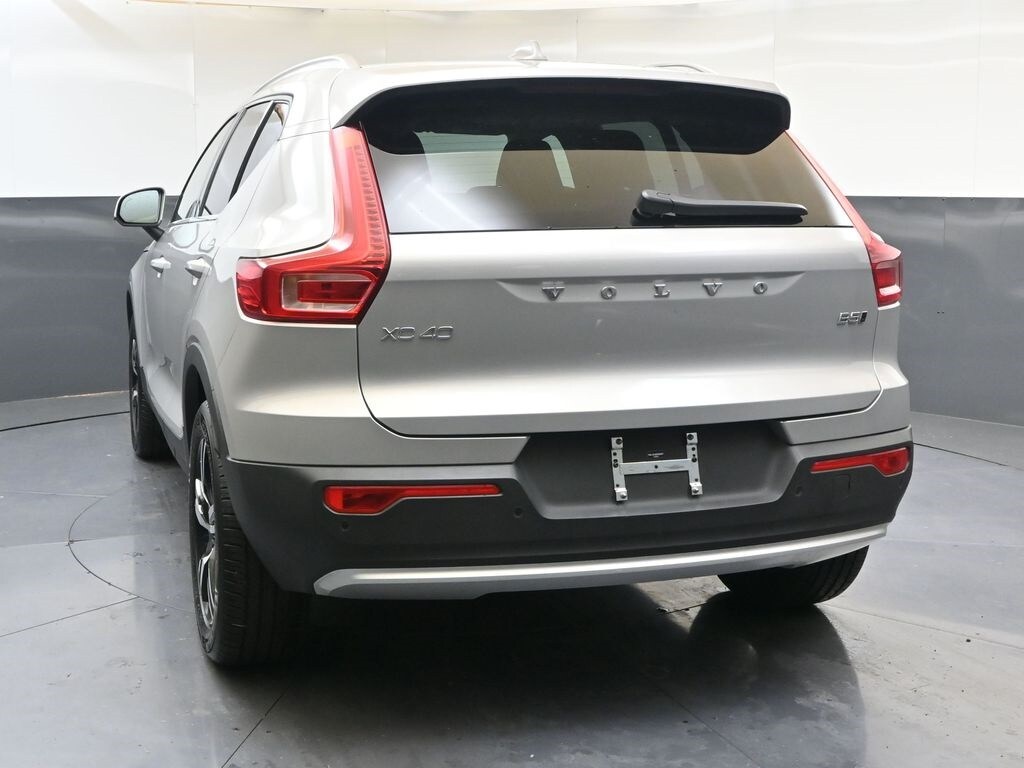 2025 Volvo XC40 Core photo 3