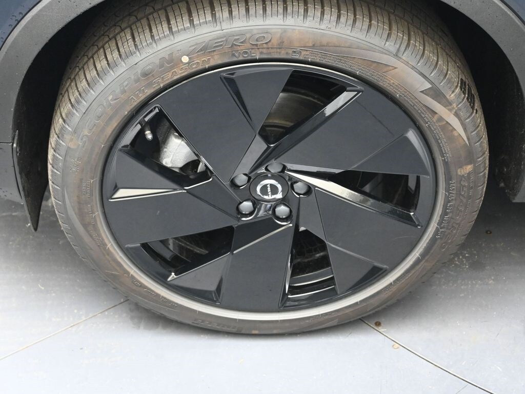 2026 Volvo XC40 Ultra Black Edition - Photo 9