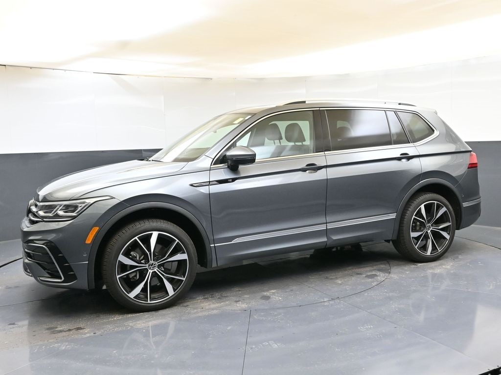 Used 2023 Volkswagen Tiguan SEL R-LINE with VIN 3VV4B7AX5PM030989 for sale in Kalamazoo, MI