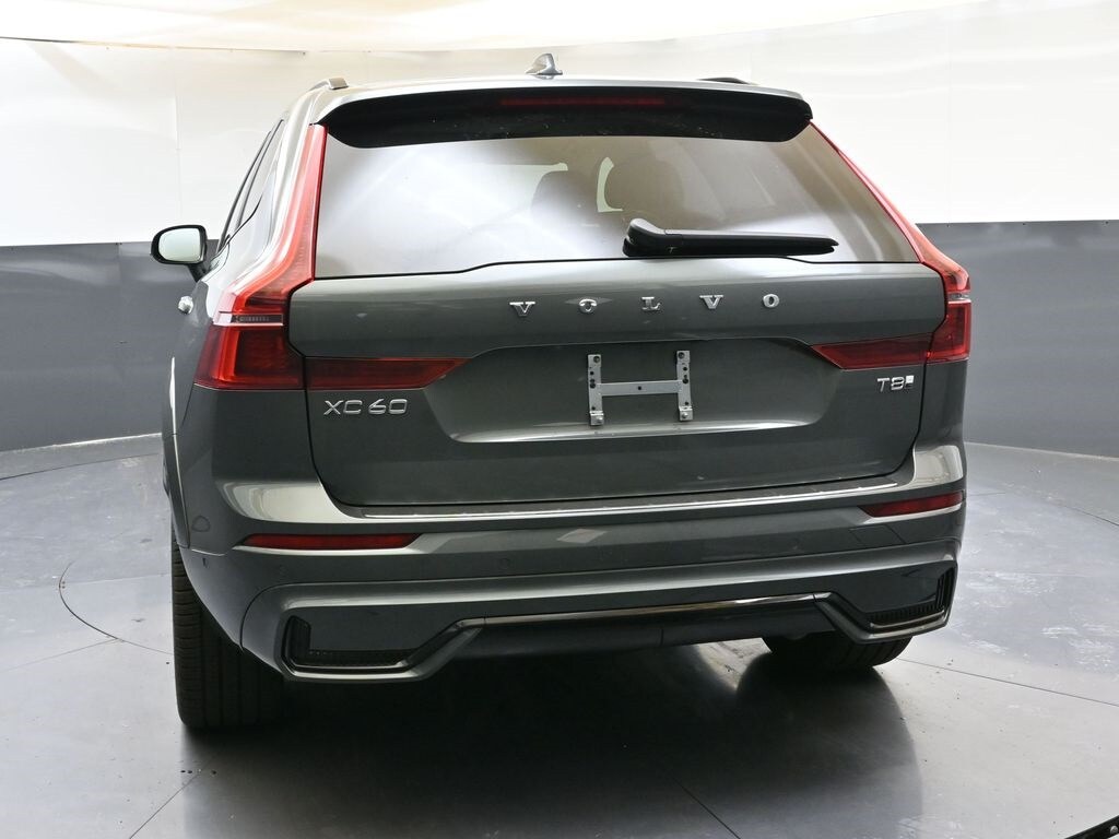 2026 Volvo XC60 T8 photo 4