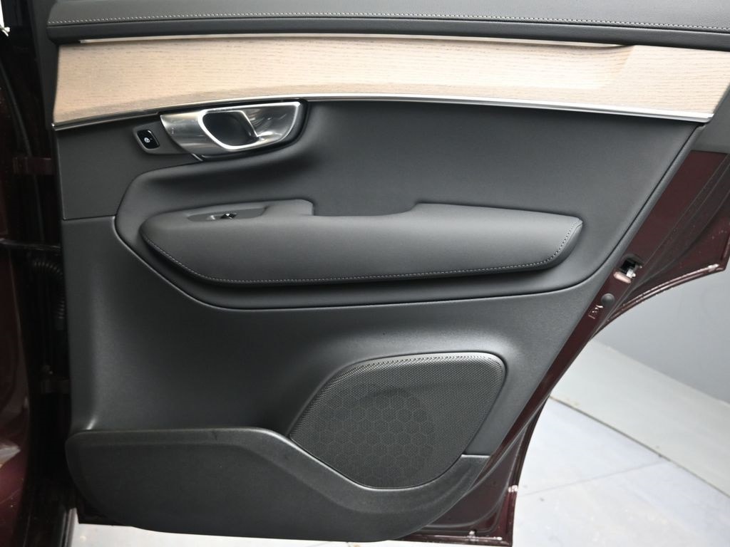 2026 Volvo XC90 Plus - Photo 14