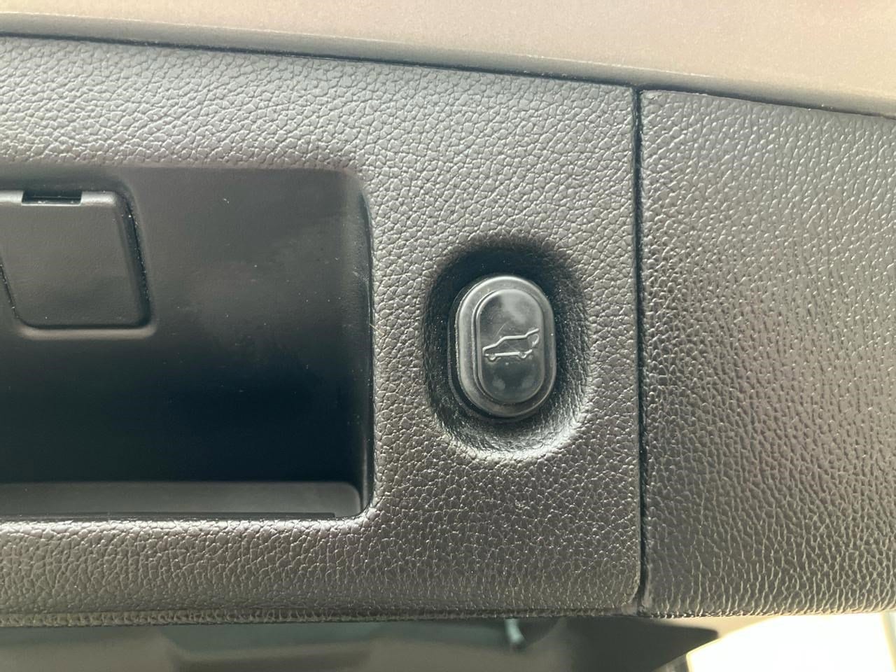 2017 Chevrolet Suburban Premier - Photo 28