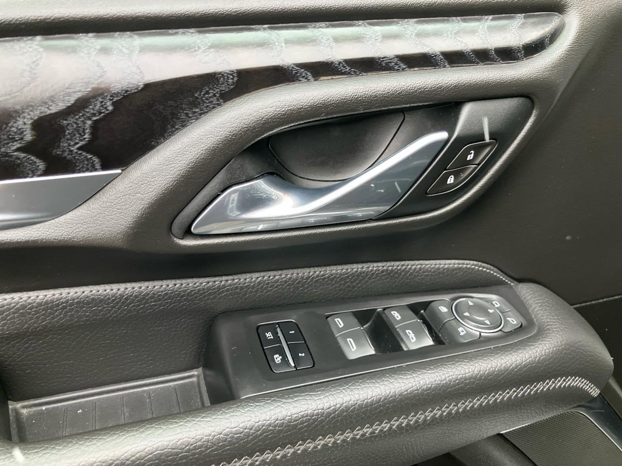 2021 GMC Yukon Denali - Photo 10