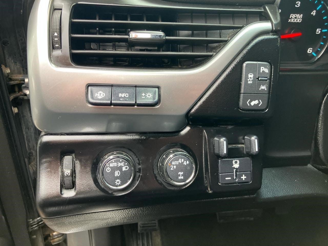 2017 Chevrolet Suburban Premier - Photo 13
