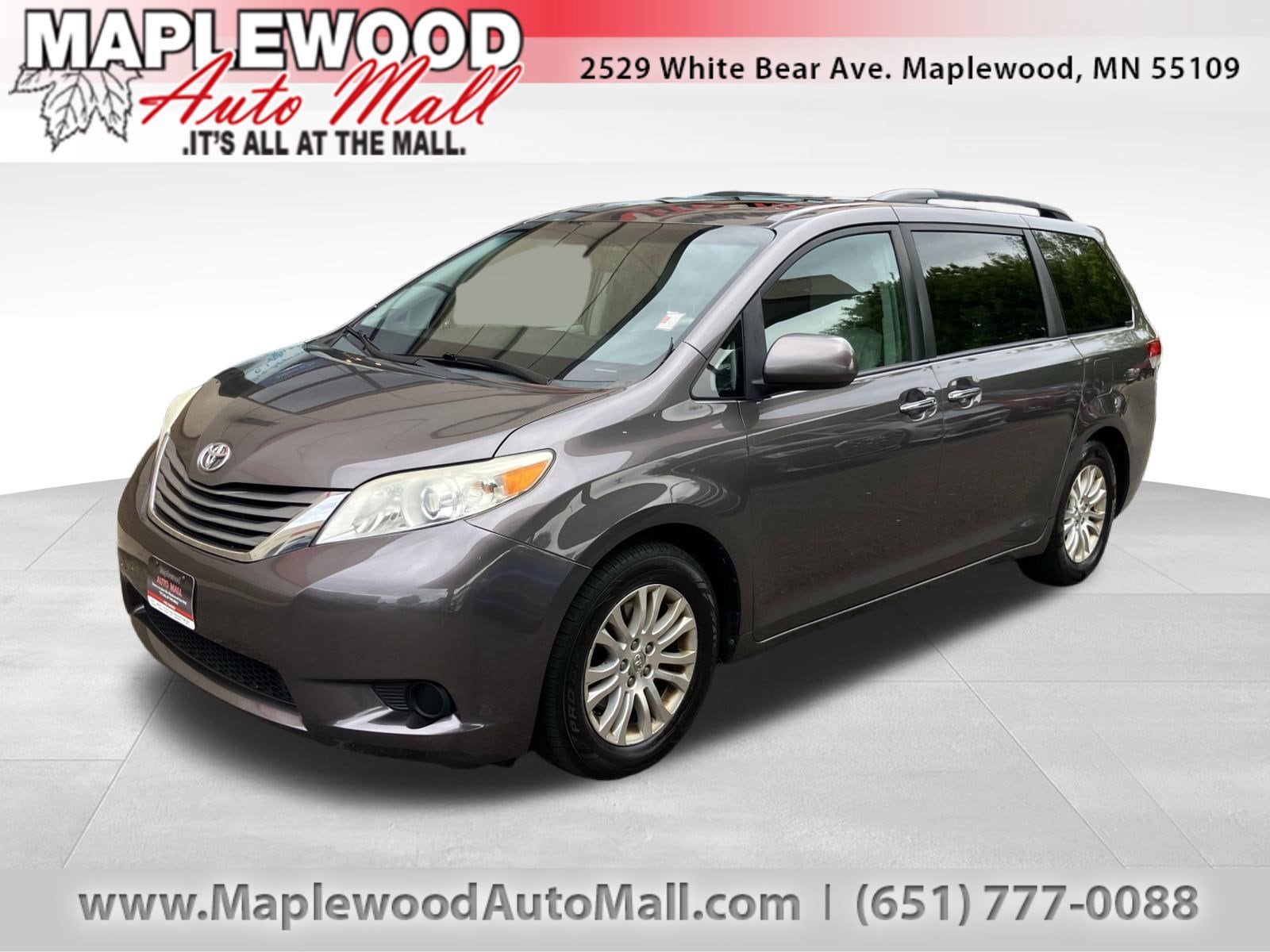 2012 Toyota Sienna XLE V6 7-Passenger Access Seat's photo