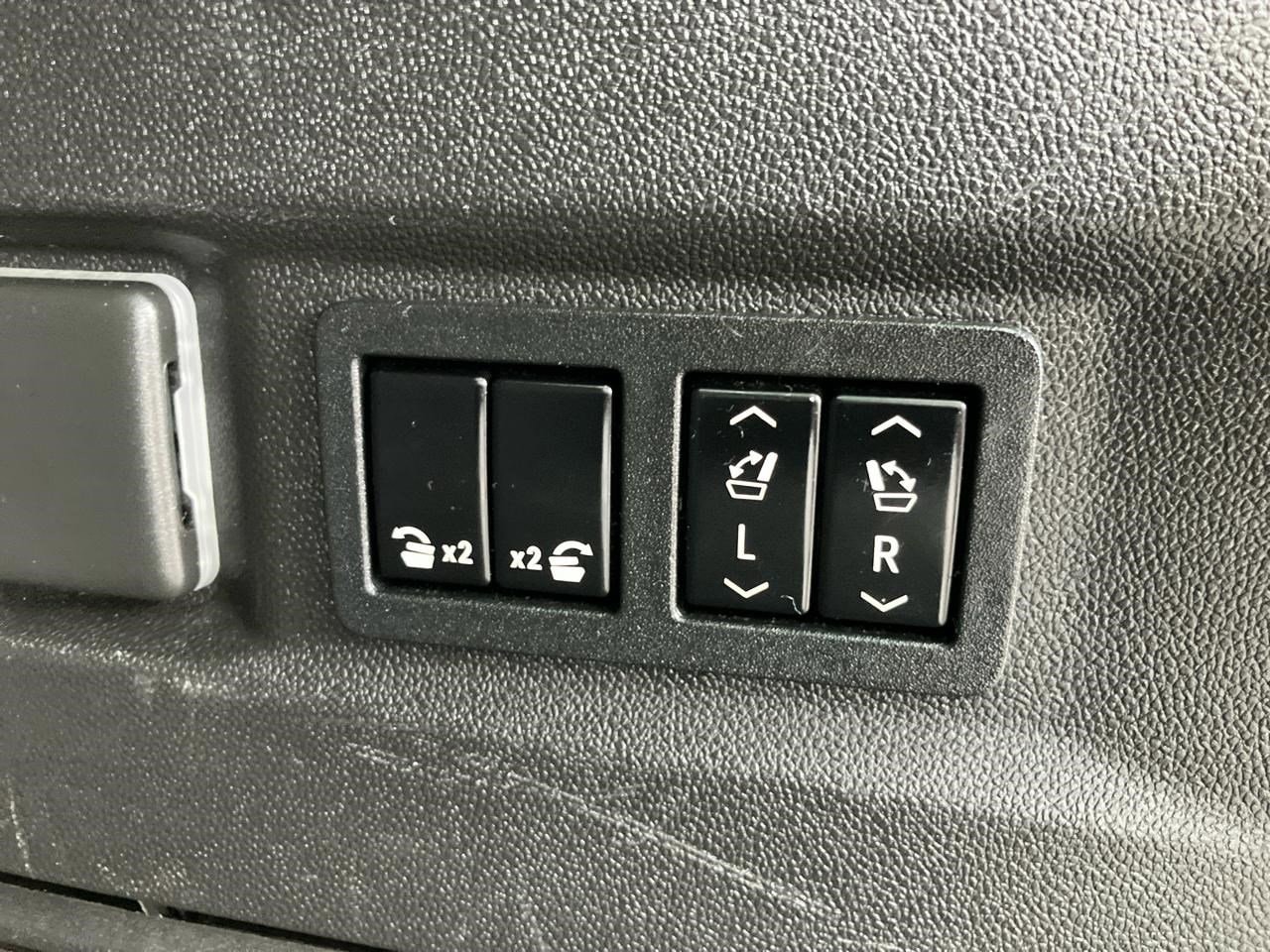 2021 GMC Yukon Denali - Photo 31