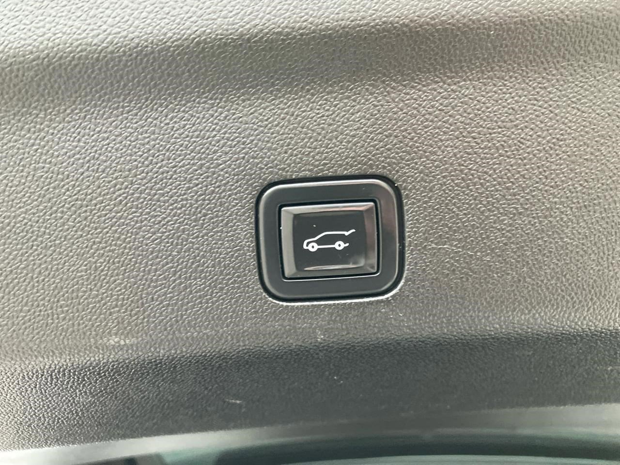 2021 GMC Yukon Denali - Photo 32