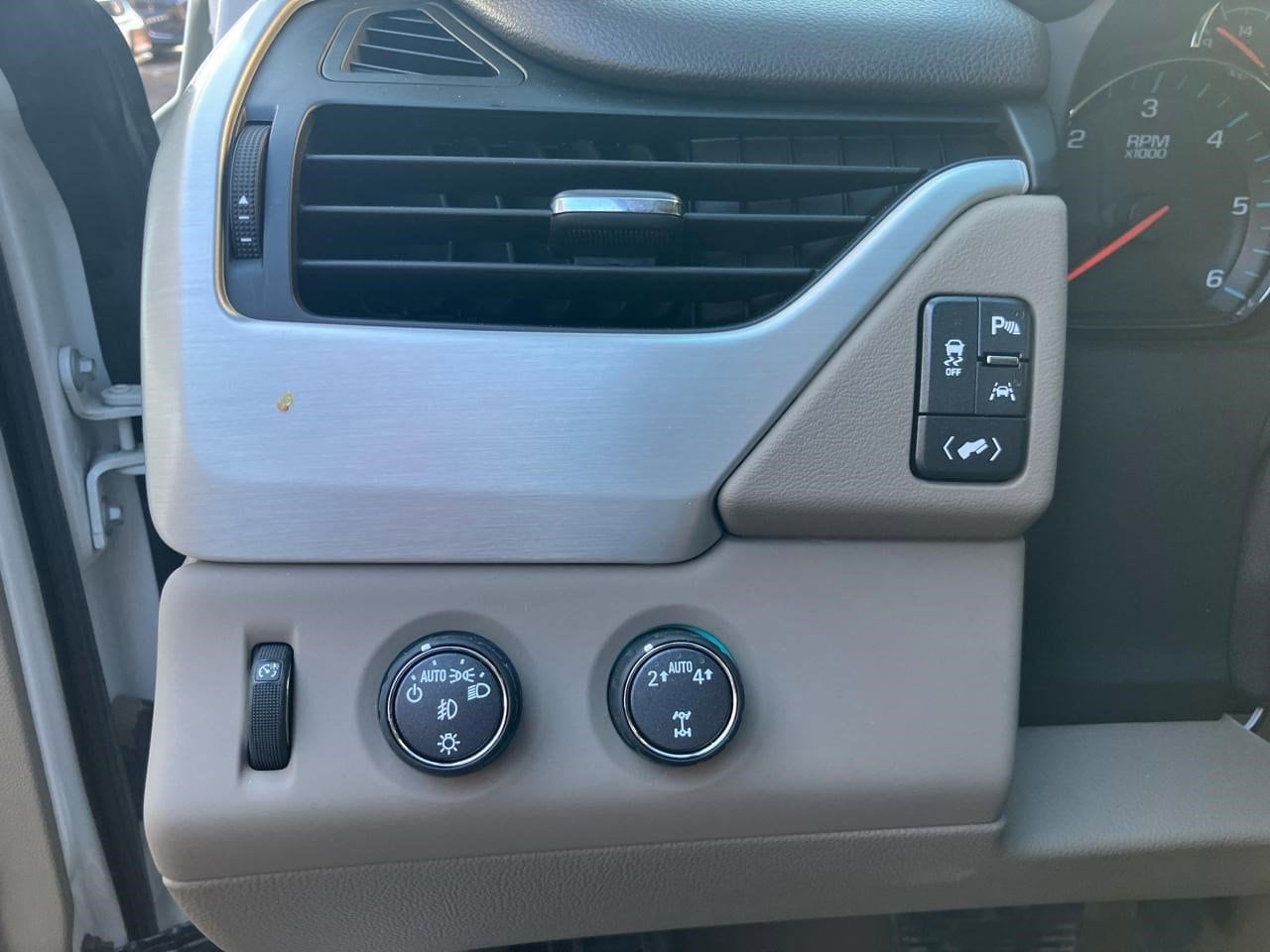 2018 GMC Yukon SLT - Photo 16