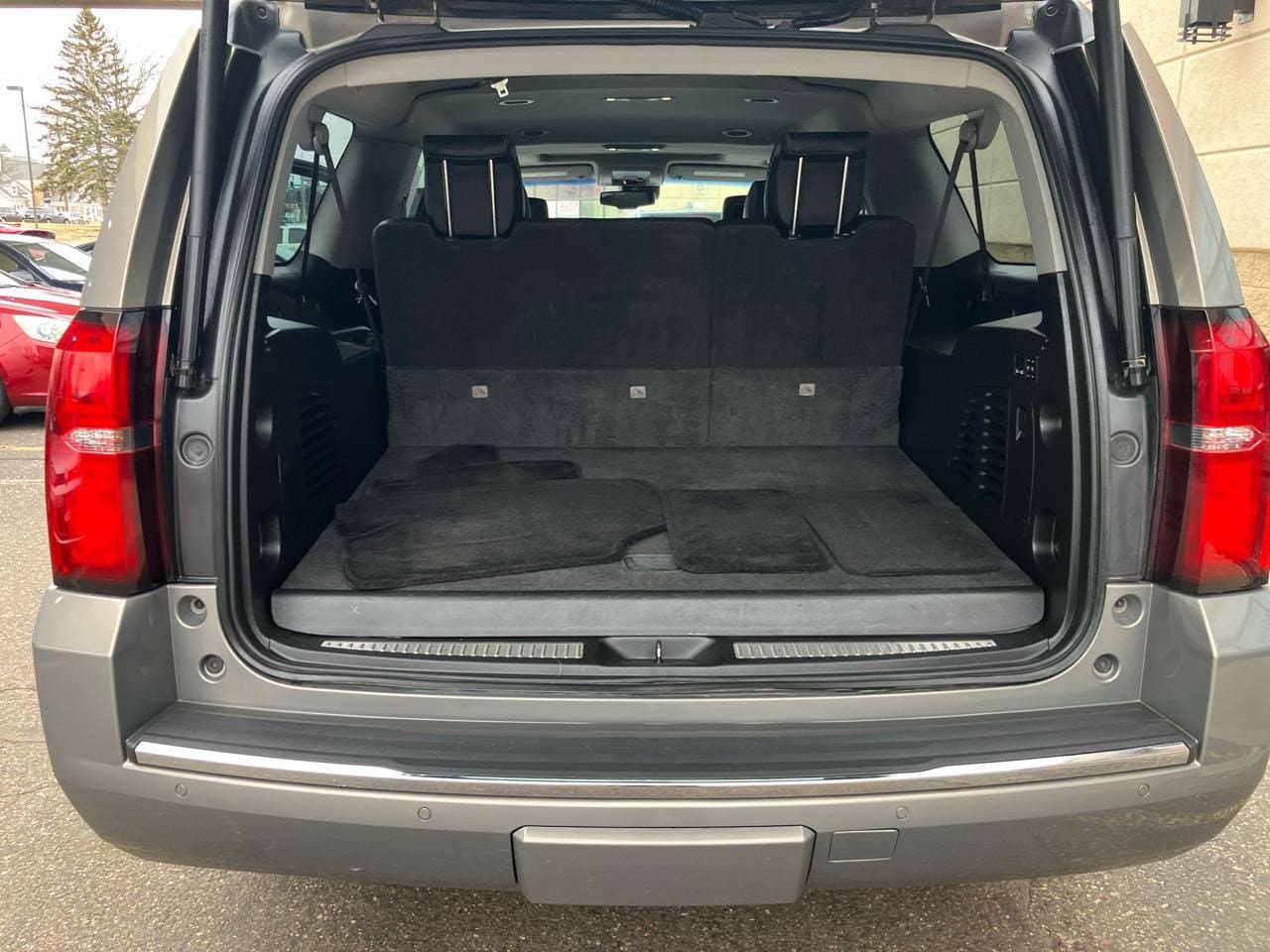2017 Chevrolet Suburban Premier - Photo 27