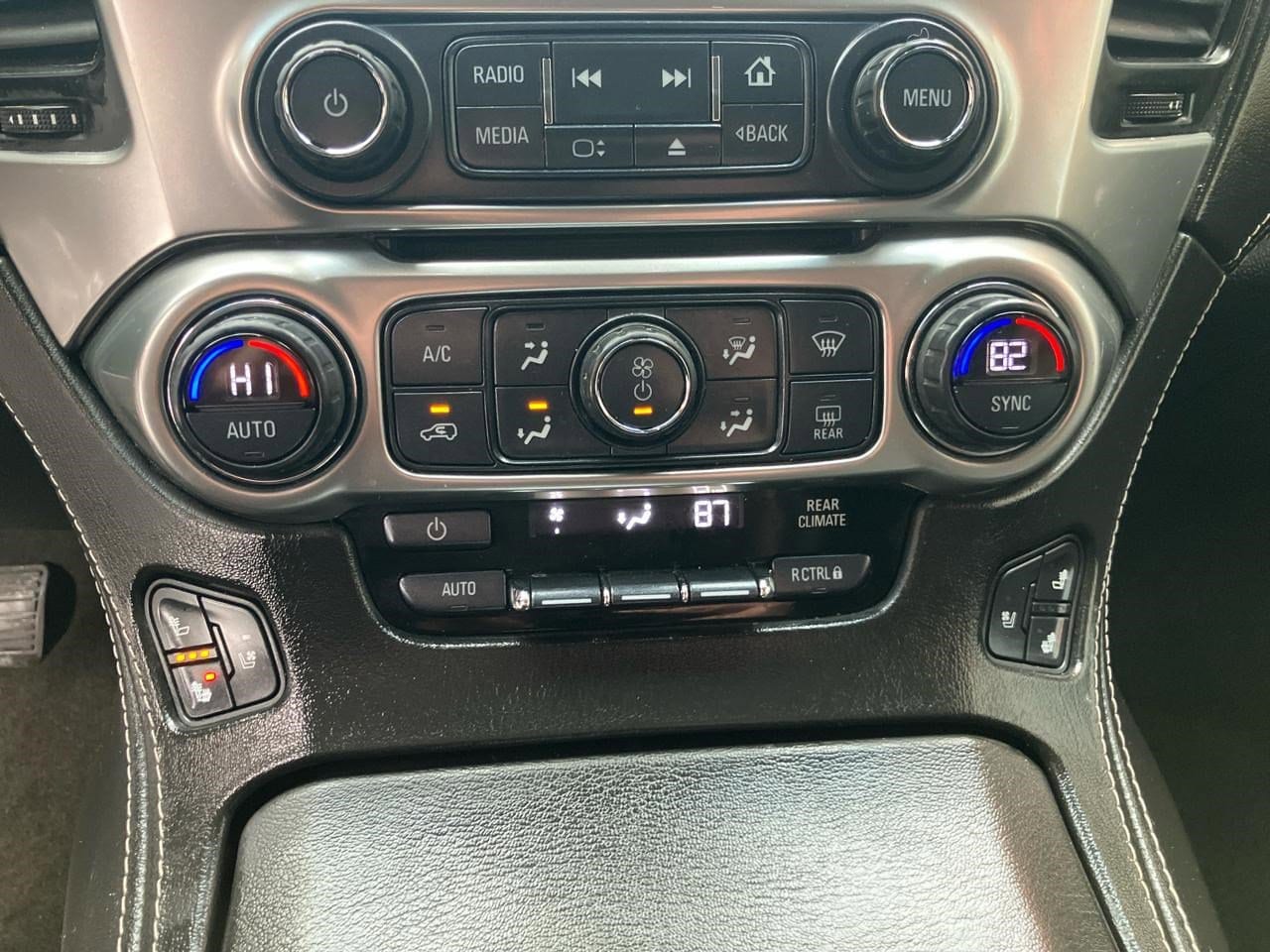 2017 Chevrolet Suburban Premier - Photo 19