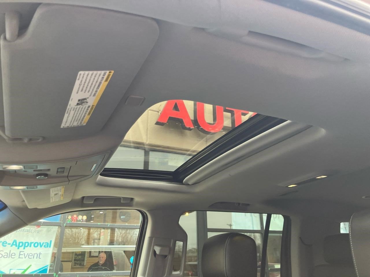 2017 Chevrolet Suburban Premier - Photo 23