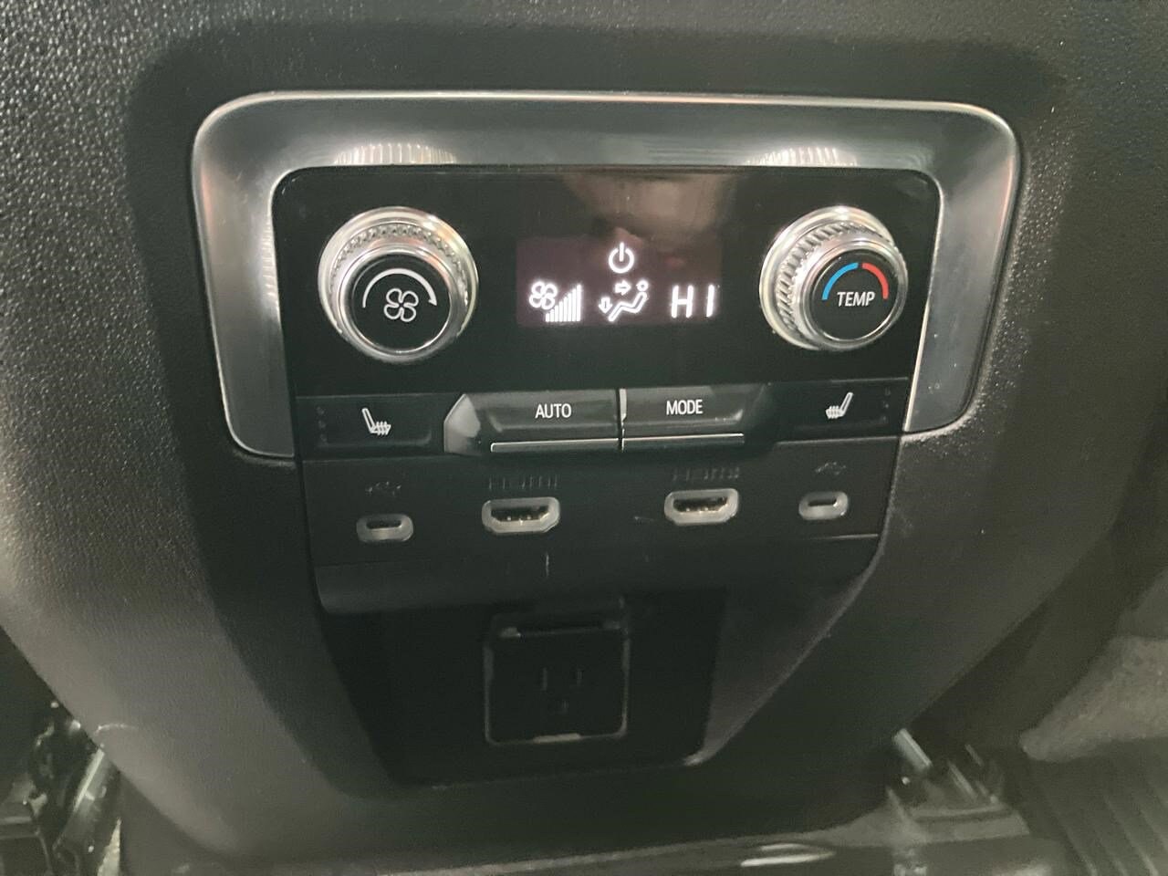 2021 GMC Yukon Denali - Photo 28